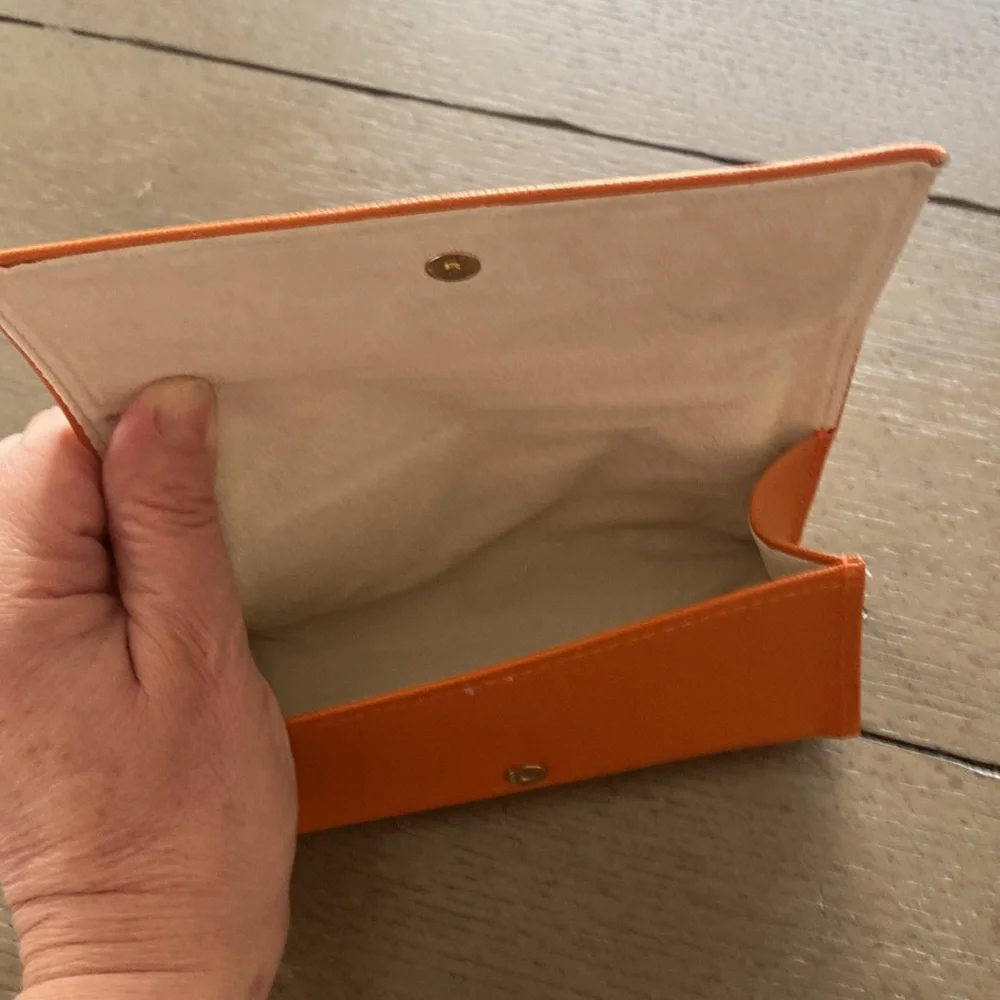 Tory Burch sun glass case - Picture 4 of 4